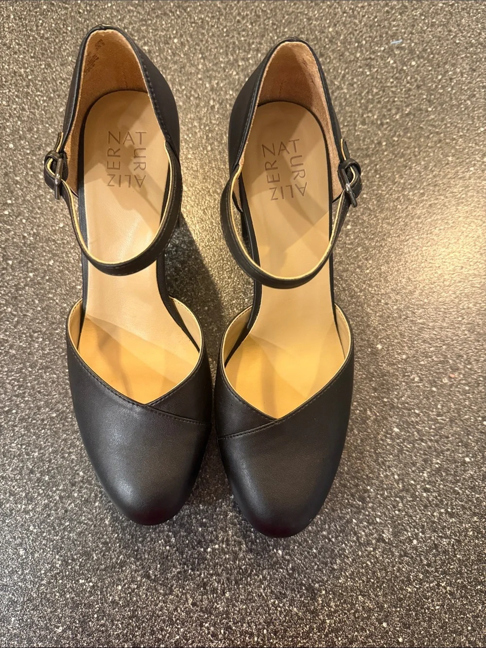 Women’s Naturalizer Black Leather Mary Jane Ankle-Strap Heels - size 9